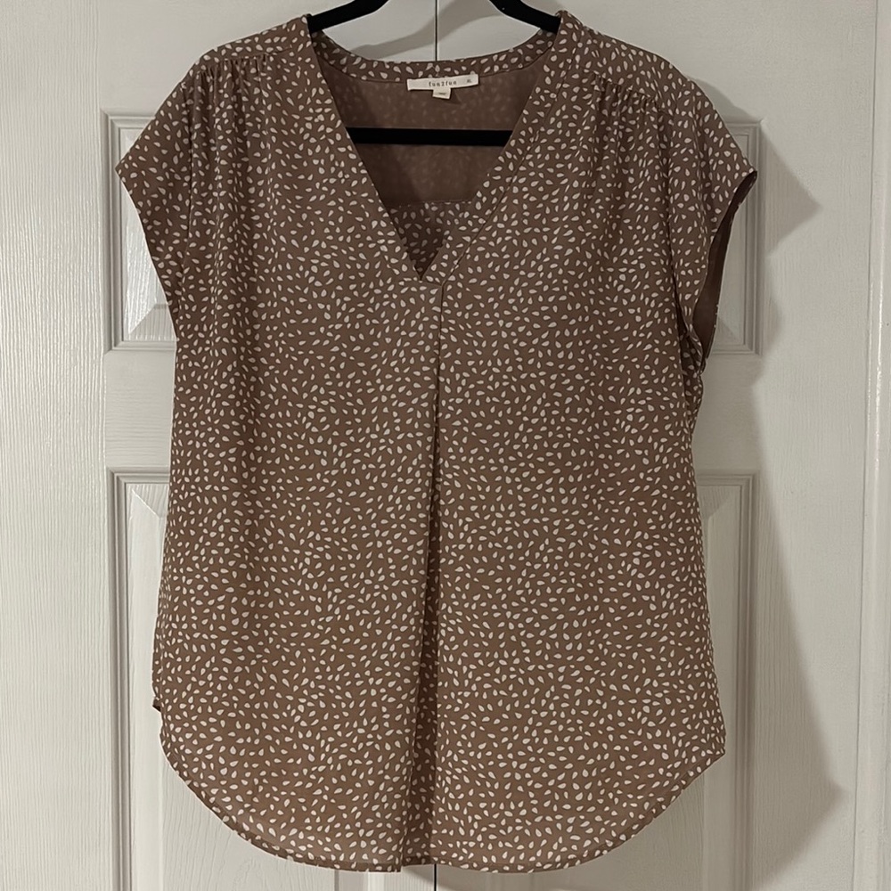 Fun 2 Fun Brown and White Cap Sleeve Blouse Relaxed Fit